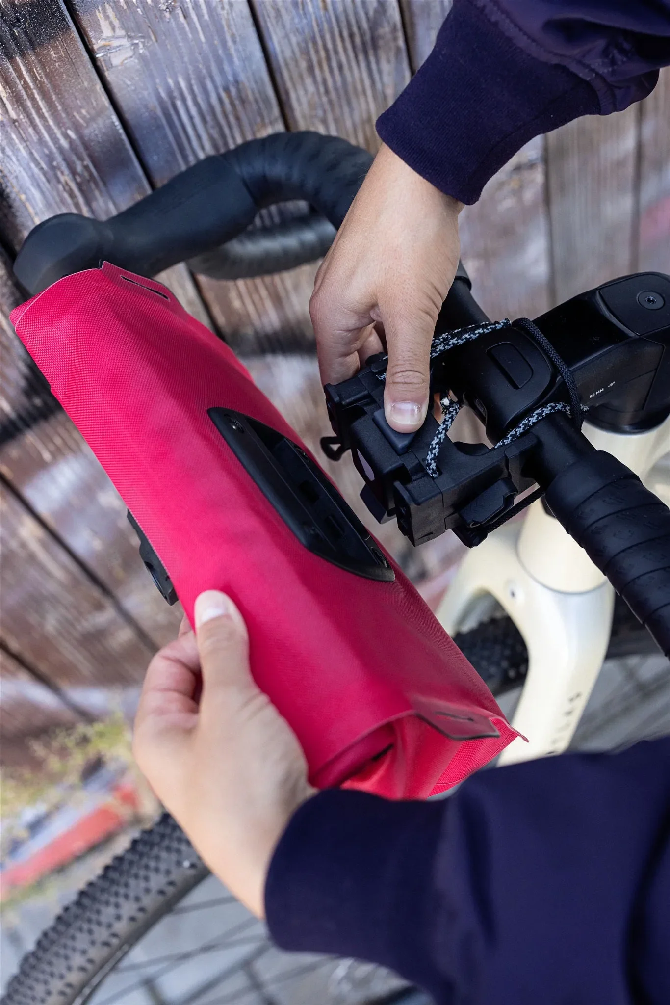 Ortlieb Velo-Sling Flex 2.5L Bag - Image 8