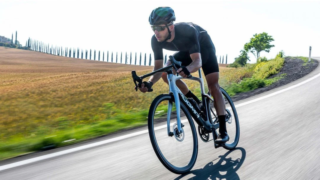 Pinarello Dogma F Red AXS - Black and White 53 - Image 3