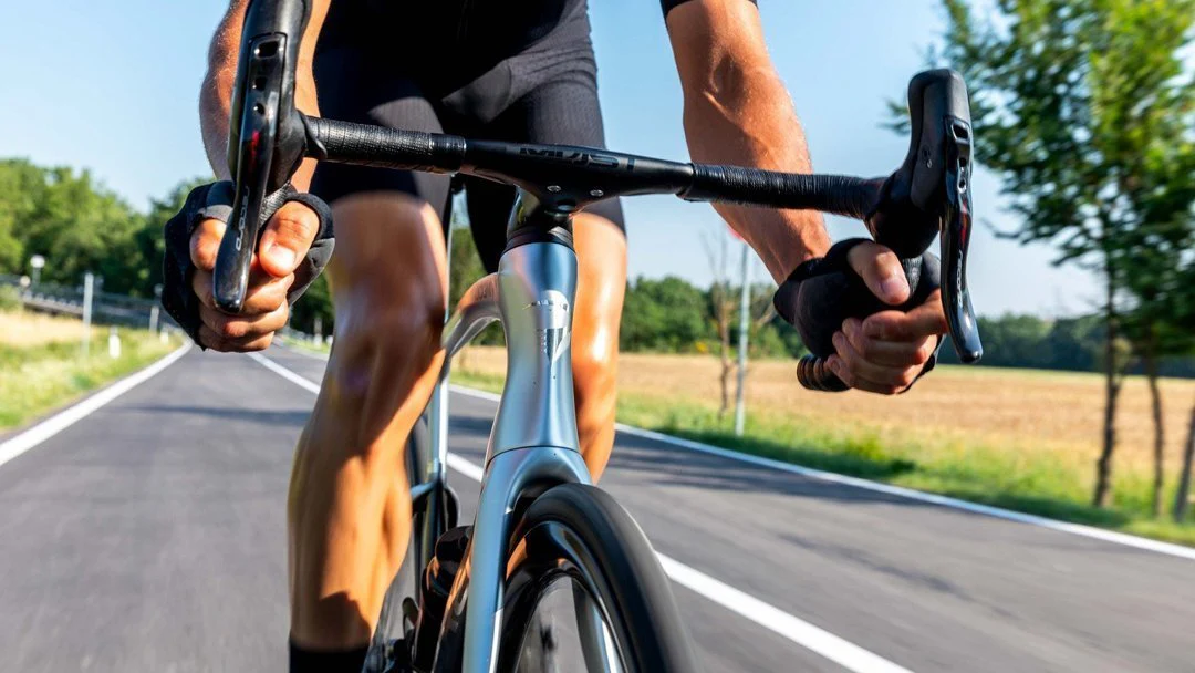 Pinarello Dogma F Red AXS - Black and White 53 - Image 4